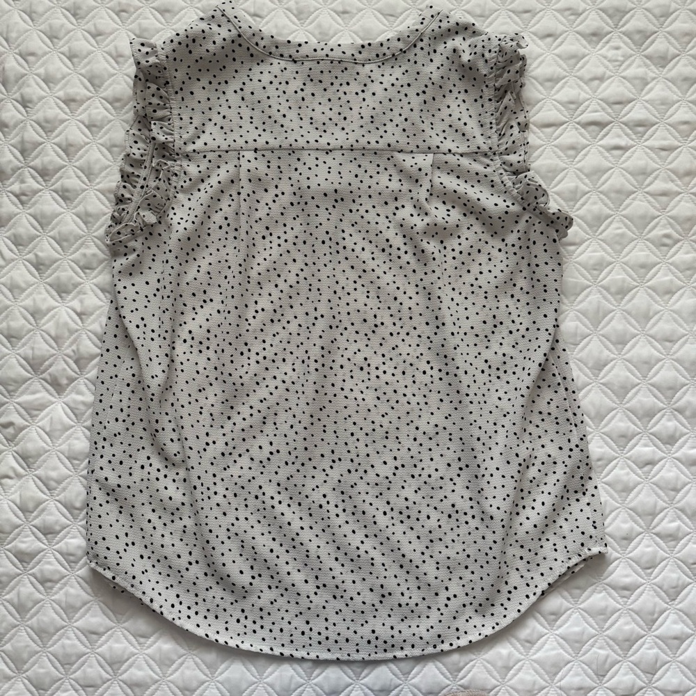 Monday Fun White Black Polka Dot Sleeveless Top V Neck Ruffle Arm Size Medium - Picture 12 of 15